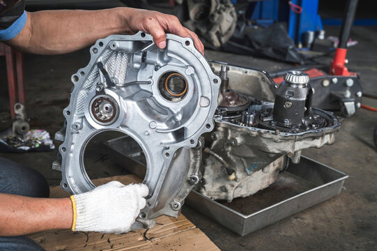 Differential And Transfer Case Rebuilds And Repairs ,automatic Transmission Repair And Service In Garage Service Shop.