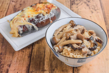 秋の味覚　キノコご飯と焼きナス
