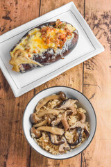 秋の味覚　キノコご飯と焼きナス
