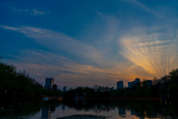 Fototapeta premium 大都会の夕暮れ