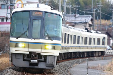 通勤電車 JR西日本221系