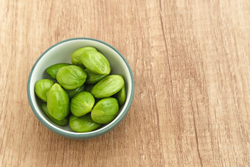 Pete or Petai beans, usually eaten raw or for other cooking ingredients. Popularly known as stink bean.
