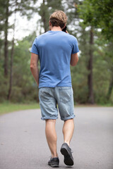 Obraz premium happy hipster man walking in the park on the phone