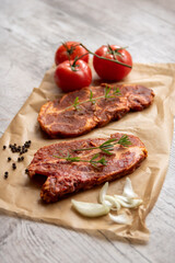 Viande de porc marinée 