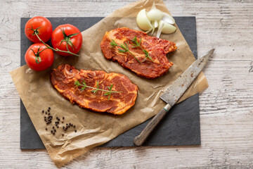 Viande de porc marinée 