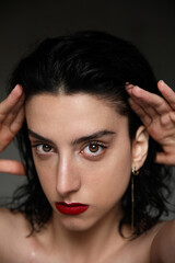 Obraz premium Young woman with strong face expression, looking at the camera. Mental issues.