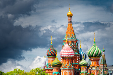 Fototapeta na wymiar The Cathedral of Vasily the Blessed (Saint Basil's Cathedral) on Red square in summer day before the rain. Black clouds. Moscow. Russia