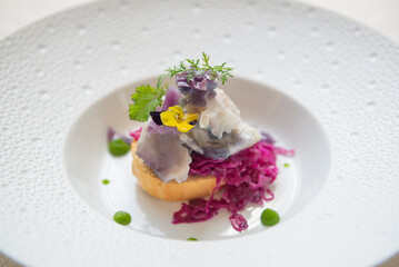 Baccalà in olio cottura, cavolo cappuccio viola agrodolce