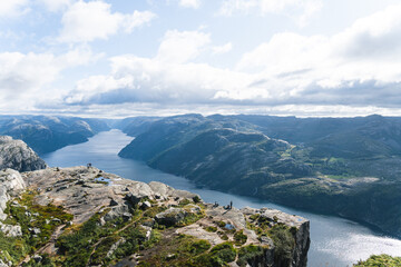 Fototapeta na wymiar Blick auf den Lysefjord von oberhalb des Preikestolen