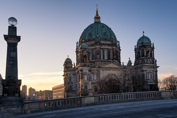 Fototapeta na wymiar Berlin Cathedrale on a cold beautiful morning