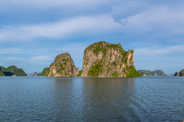 Fototapeta premium Beautiful island landscape of Halong Bay