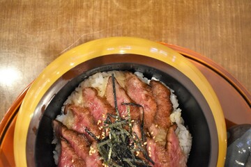 牛肉のひつまぶし