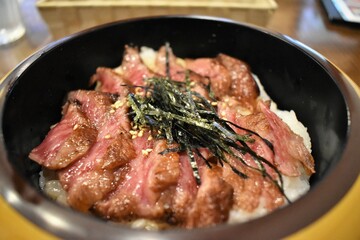 牛肉のひつまぶし