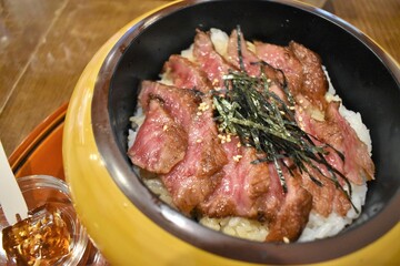 牛肉のひつまぶし