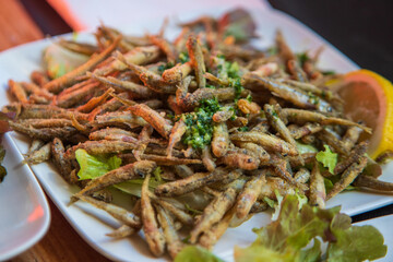 Friture d'éperlans.