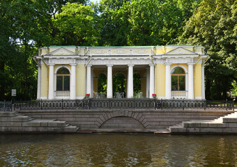 Fototapeta na wymiar Rossi Pavilion, pavilion on bank of Moyka River in Mikhailovsky Garden in Saint Petersburg