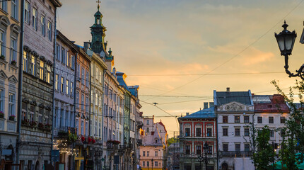 Beautiful sunset in old city center of Lviv, Ukraine - obrazy, fototapety, plakaty