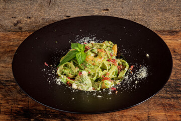 pasta with shrimps and basil