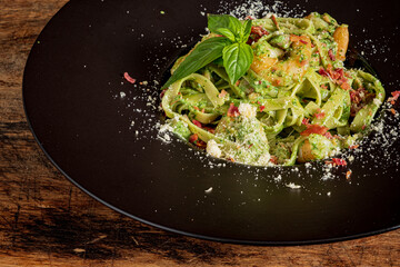 pasta with shrimps and basil