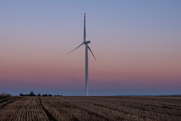 Obraz premium Electric windmills after sunset, wind farm in the dark sky