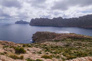 Wanderung im Nordosten von Mallorca von Port de Pollença nach Cala Sant Vicenç mit schönem Blick auf das Mittelmeer.