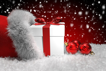 Weihnachtsmütze mit Geschenk und Weihnachtskugeln, roter Hintergrund mit Schneefall