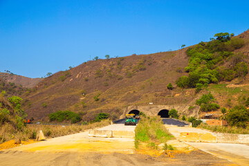 Fototapeta premium LUZ NO FIM DO TÚNEL