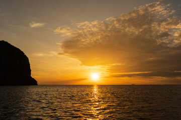 Fototapeta na wymiar sunset at the sea in Thailand
