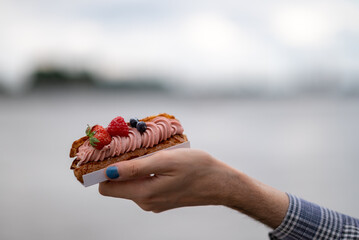 hands with eclair