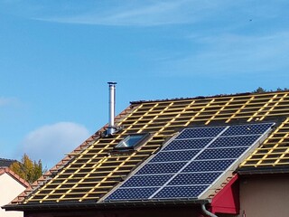 Works on roof -Solar panels and chimney - 539850366