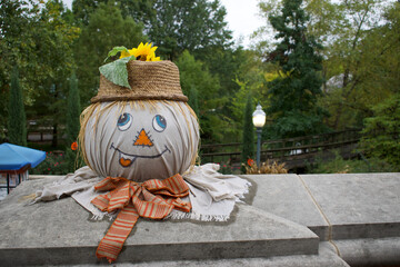 A scarecrow head on a ledge