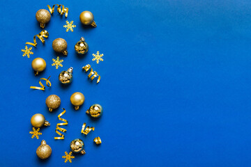 Christmas composition. a pattern of christmas balls on colored background. Flat lay, top view New year decor