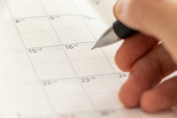 カレンダーに予定を書き入れる