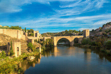 Fototapeta premium Bridge San Martin in Toledo, Spain