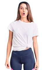 Obraz premium Young beautiful girl wearing casual t shirt scared and amazed with open mouth for surprise, disbelief face