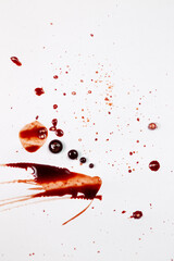 Cuchillo manchado de sangre, manchas de sangre, gotas de sangre, asesino en serie
Accidente doméstico, terror Halloween
 - obrazy, fototapety, plakaty