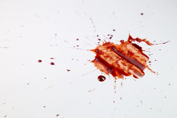 Cuchillo manchado de sangre, manchas de sangre, gotas de sangre, asesino en serie
Accidente...