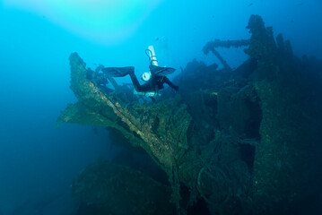 Sub con bibombola e stages sul relitto del Gazzella, corvetta della marina italiana affondata durante la seconda guerra mondiale nel golfo dell'Asinara, Sardegna
