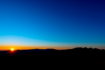蓼科山から眺める朝日