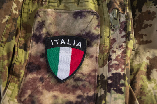 Italian army uniform and symbols