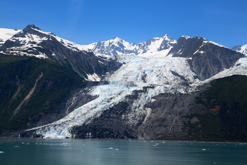 Fototapeta na wymiar The Bryn Mawr Glacier is a large tidewater glacier in the Alaska's Prince William Sound