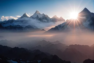Abwaschbare Fototapete Morgen mit Nebel Sonnenaufgang in den Bergen