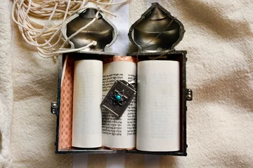 Fotobehang Ao open  sefer torah small Torah scrolls Amulet with a Star of David on it with A silver antique with a tour of the tablets of the covenant with the Hebrew letters. placed on a tallit © Perachel Paz  Mark