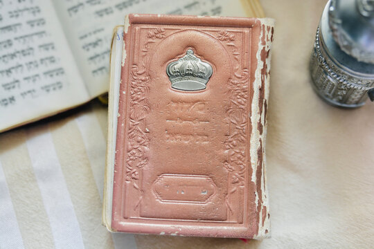  jewish siddur for the Jewish woman on a tallit background