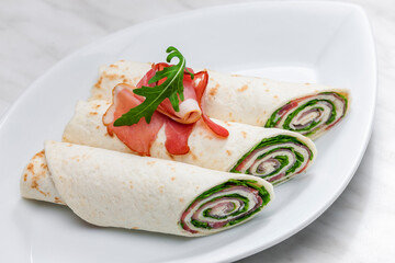 wraps filled with letuce and schwarzwald ham