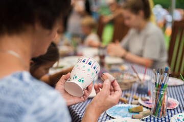 Art workshops on painting ceramics