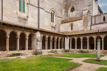 Fototapeta na wymiar Cloister of the Collegiate Church of Saint Emilion, Gironde, France