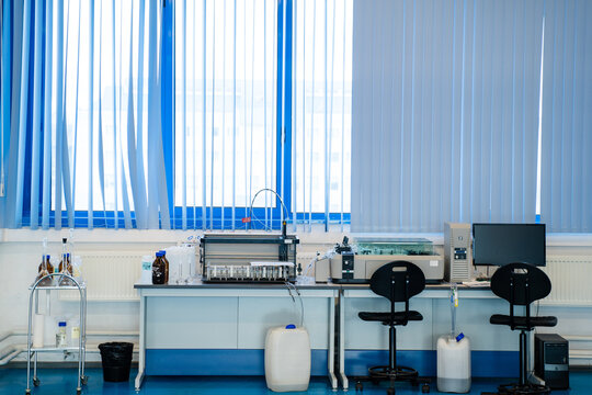 Automatic multi slides stainer at the modern laboratory