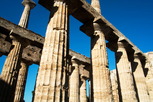 Doric columns, Temple of Poseidon, Paestum, UNESCO World Heritage Site, Province of Salerno, Campania, Italy