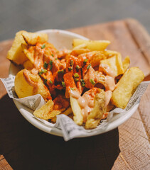 Una deliciosa versión de las clásicas patatas picantes españolas
